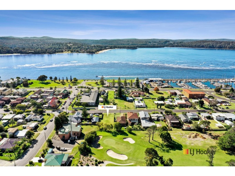 2 Golf Links Drive, Batemans Bay NSW 2536