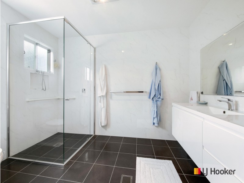 16 Bayridge Drive, North Batemans Bay NSW 2536