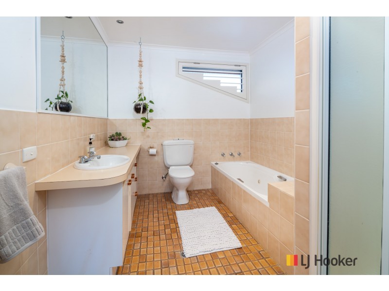 11 Barlings Drive, Tomakin NSW 2537