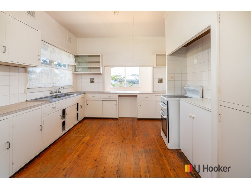 7 Lockyersleigh Avenue, Batehaven NSW 2536