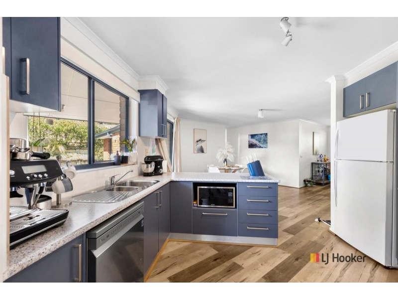 9 Canning Crescent, Sunshine Bay NSW 2536