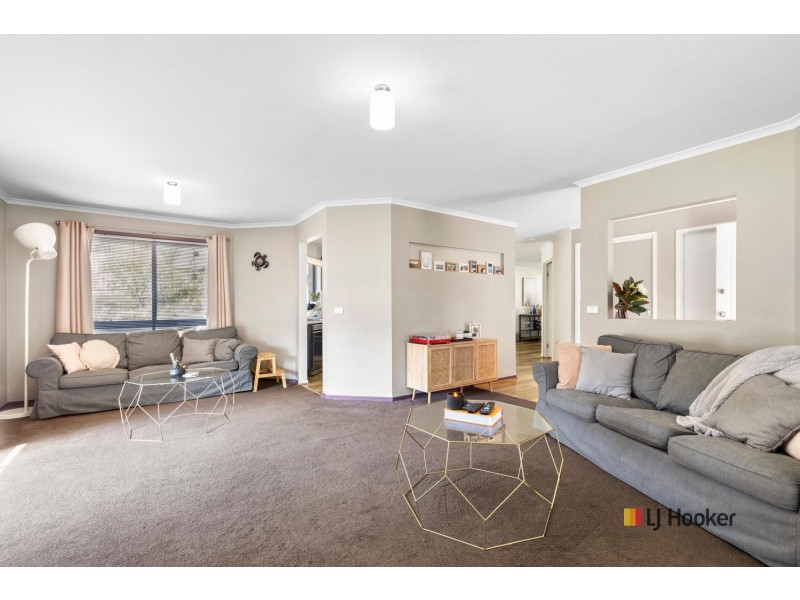 9 Canning Crescent, Sunshine Bay NSW 2536