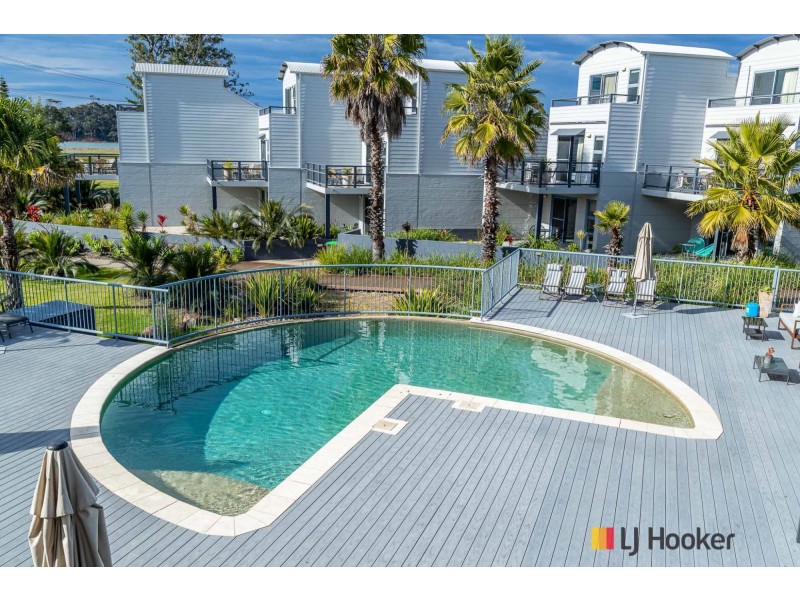 Unit 211/202-208 Beach Road, Batehaven NSW 2536