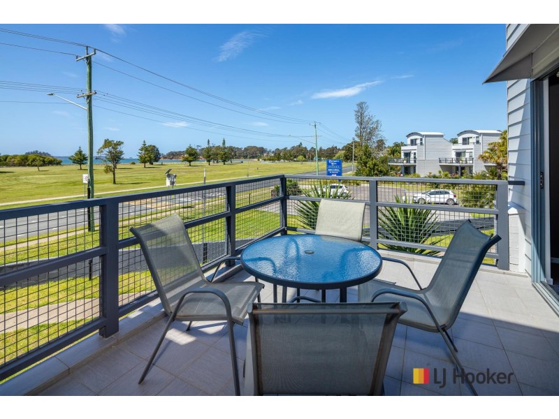 Unit 211/202-208 Beach Road, Batehaven NSW 2536