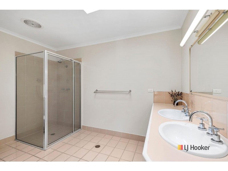 8 Nicholas Grove, Rosedale NSW 2536