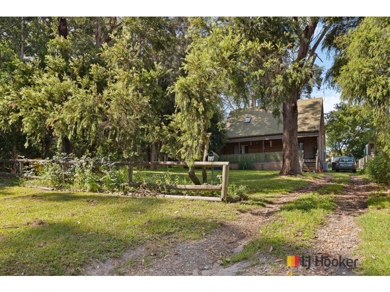 17 Tomakin Place, Tomakin NSW 2537