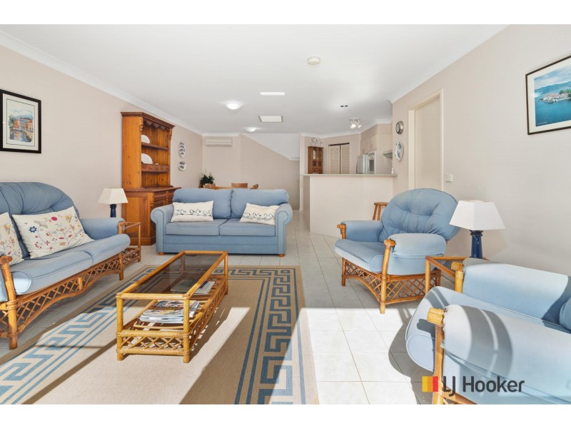 5/8 Edgewood Place, Denhams Beach NSW 2536