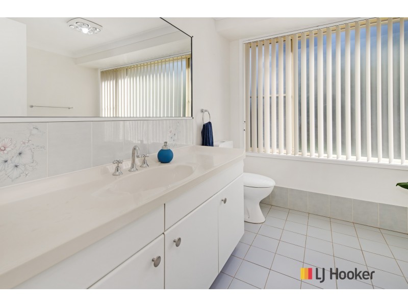 10 Paul Place, Batehaven NSW 2536