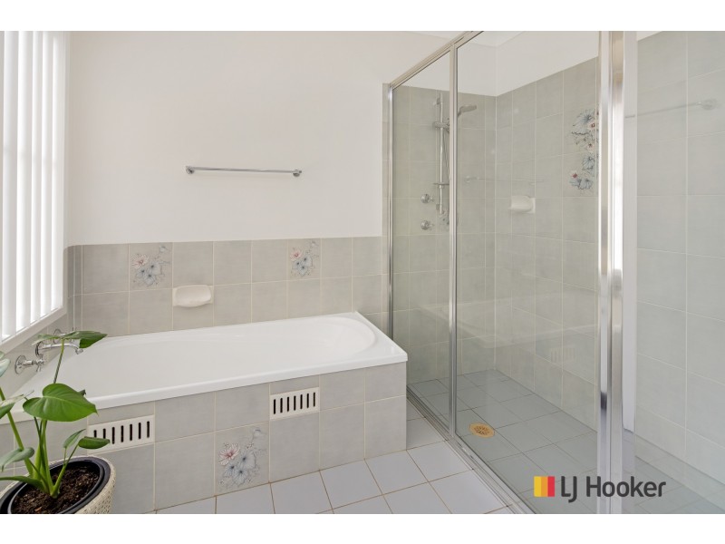 10 Paul Place, Batehaven NSW 2536