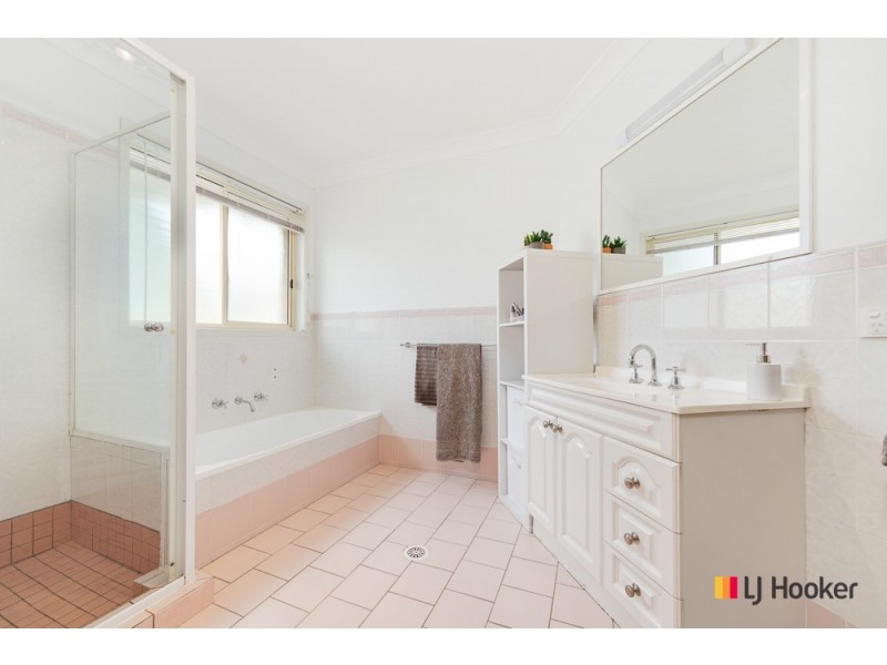 20 Blaxland Crescent, Sunshine Bay NSW 2536