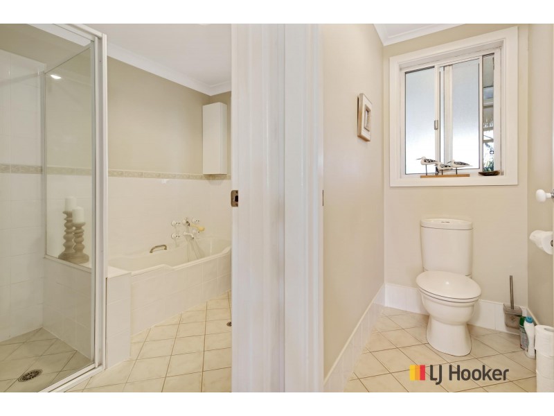 24 Calton Road, Batehaven NSW 2536