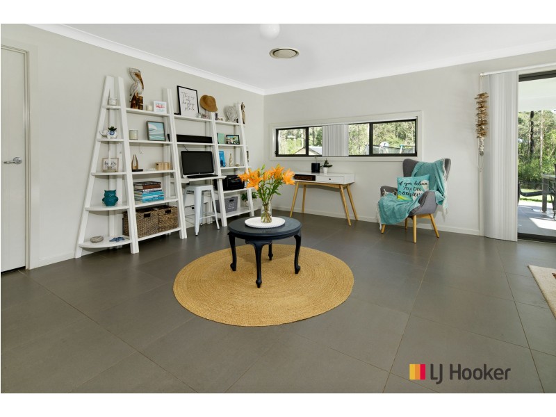 4 Waterson Drive, Surf Beach NSW 2536