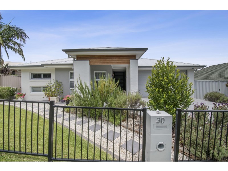 30 Courtenay Crescent, Long Beach NSW 2536