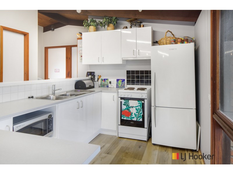 2 Lockyersleigh Avenue, Batehaven NSW 2536