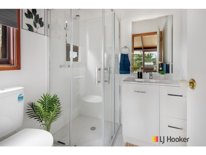 2 Lockyersleigh Avenue, Batehaven NSW 2536