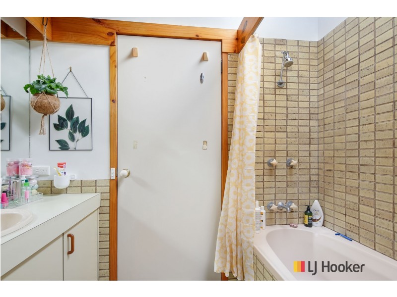 2 Lockyersleigh Avenue, Batehaven NSW 2536