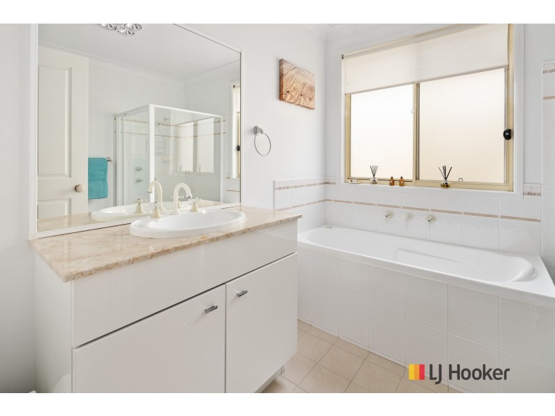 10 Batman Place, Sunshine Bay NSW 2536