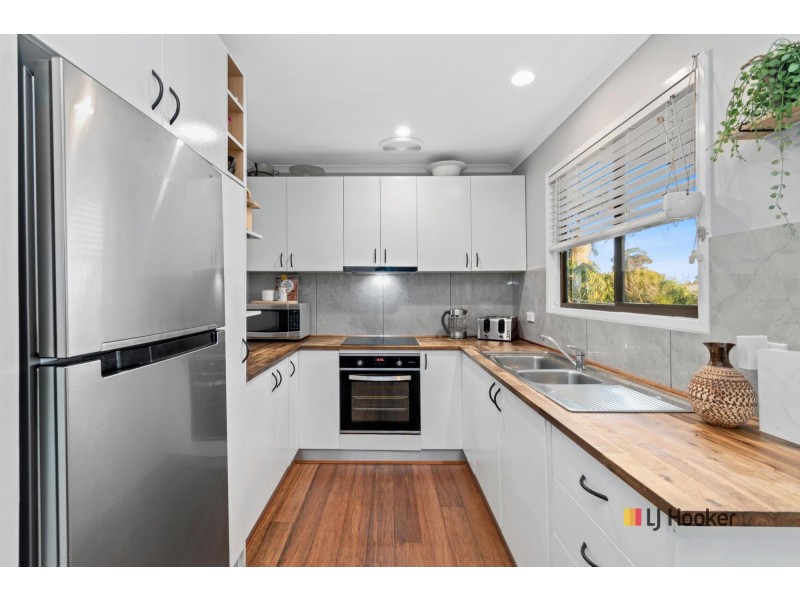21 Berrima Parade, Surfside NSW 2536