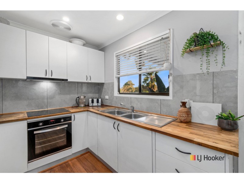 21 Berrima Parade, Surfside NSW 2536
