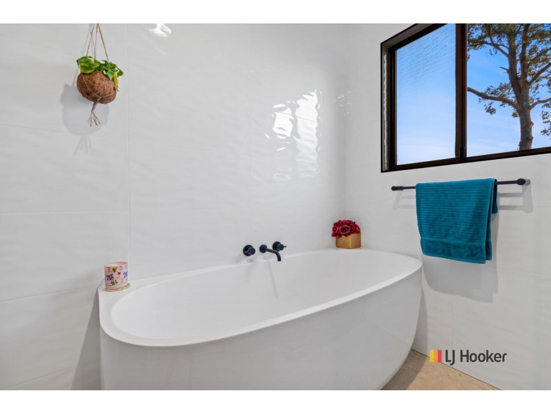 21 Berrima Parade, Surfside NSW 2536