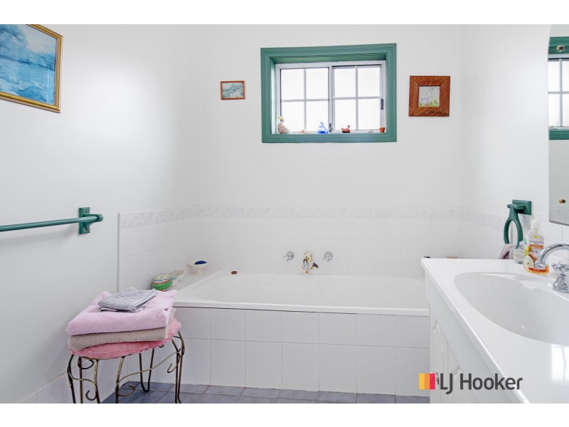 81 Eric Fenning Drive, Surf Beach NSW 2536