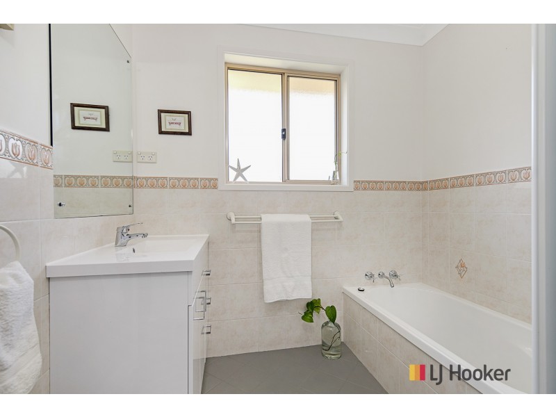 3 Banks Place, Sunshine Bay NSW 2536