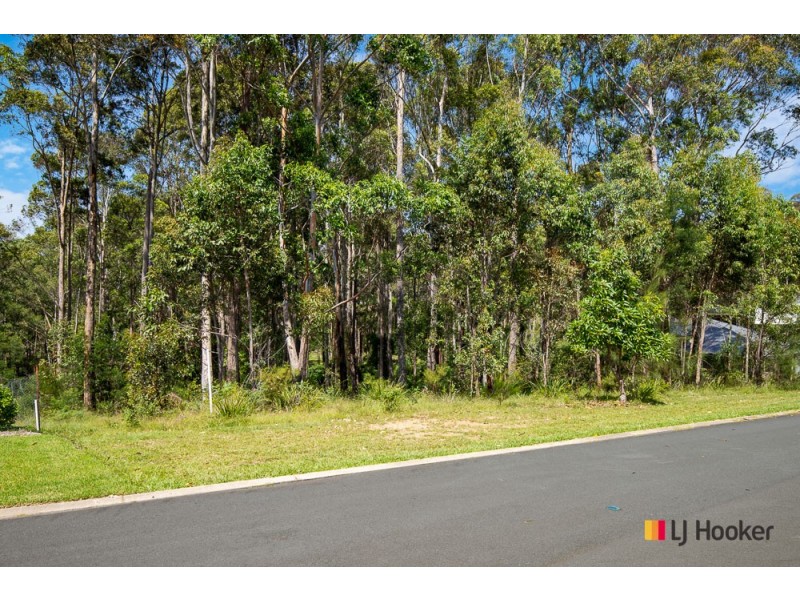 13 Woodlot Place, Batehaven NSW 2536
