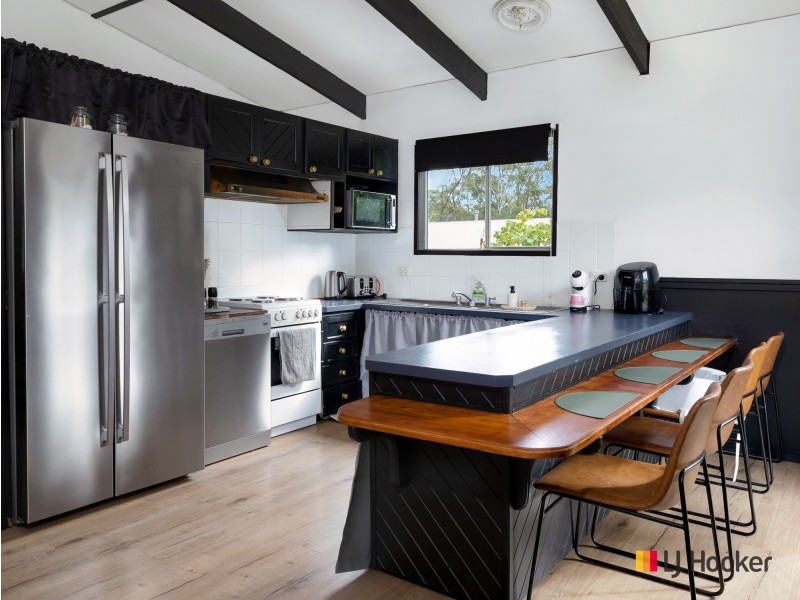 16 Pleasurelea Drive, Sunshine Bay NSW 2536