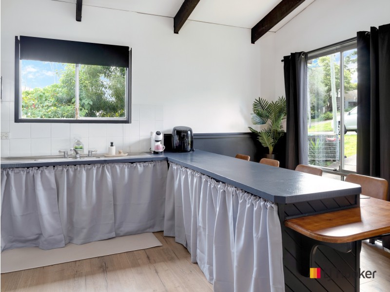 16 Pleasurelea Drive, Sunshine Bay NSW 2536