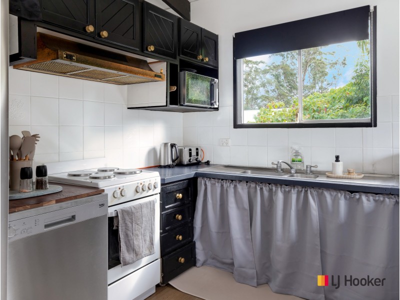 16 Pleasurelea Drive, Sunshine Bay NSW 2536