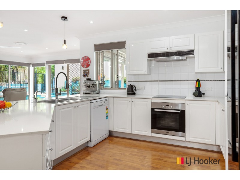 3 Stuart Place, Sunshine Bay NSW 2536