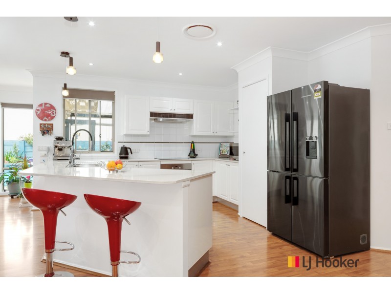 3 Stuart Place, Sunshine Bay NSW 2536