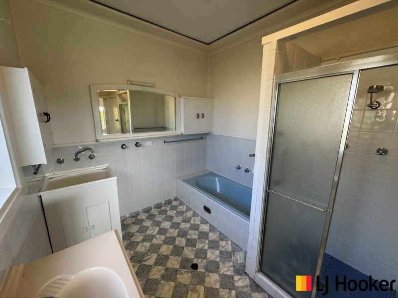 27 Bavarde Avenue, Batemans Bay NSW 2536