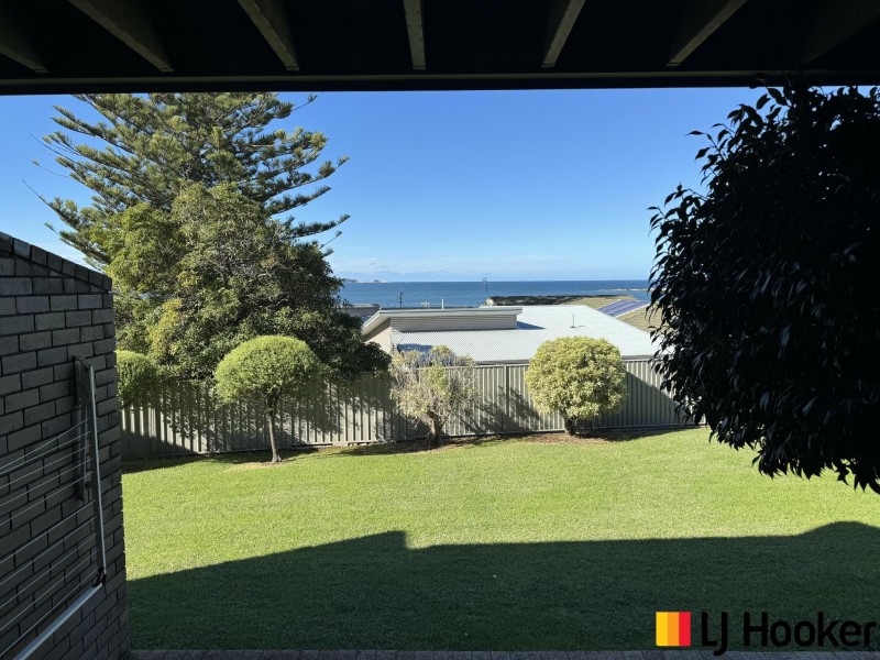 8/1 Calton Road, Batehaven NSW 2536