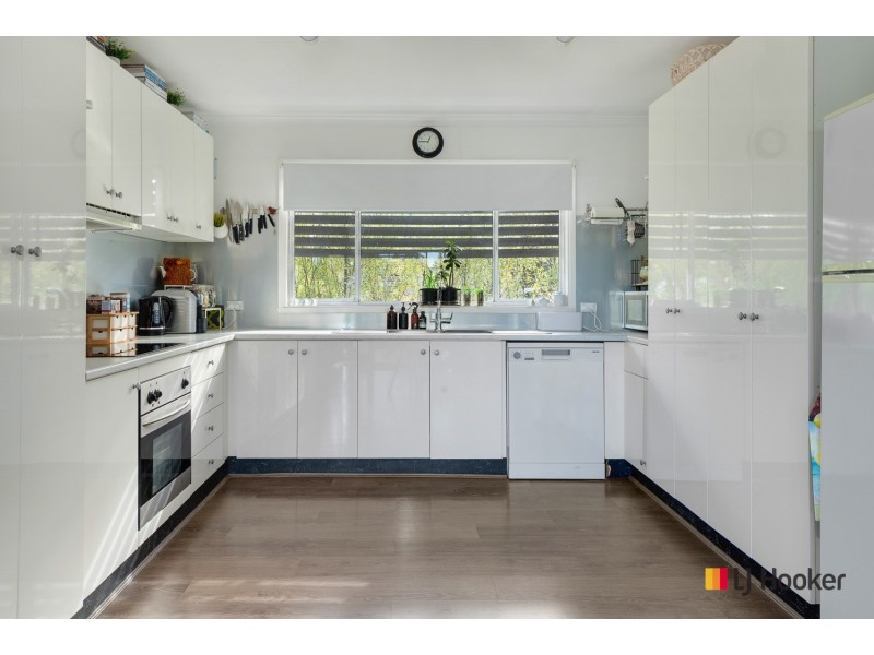 24 Timbara Crescent, Surfside NSW 2536