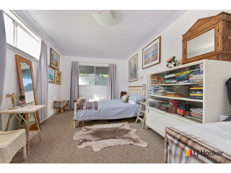 24 Timbara Crescent, Surfside NSW 2536