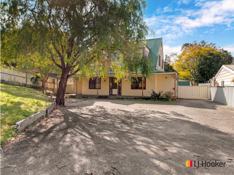 4 Karoola Crescent, Surfside NSW 2536