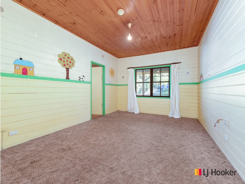 4 Karoola Crescent, Surfside NSW 2536