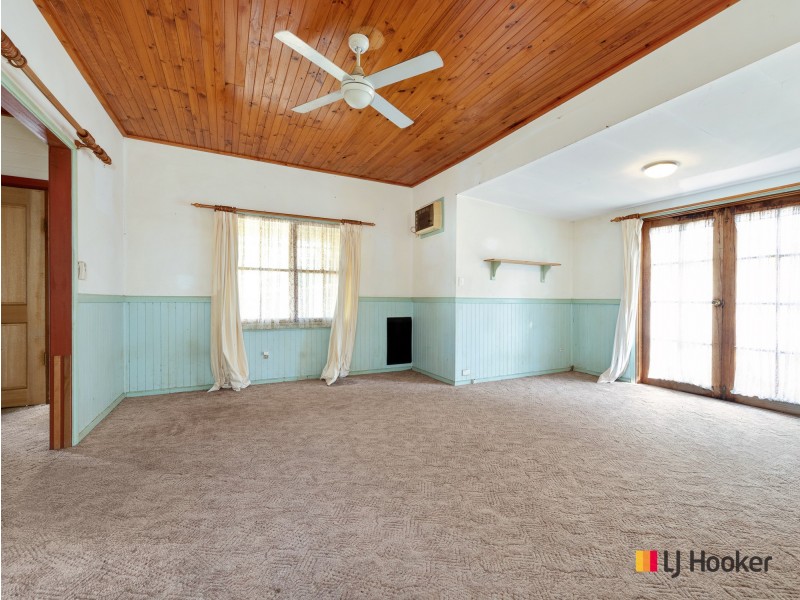 4 Karoola Crescent, Surfside NSW 2536