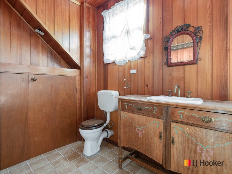 4 Karoola Crescent, Surfside NSW 2536