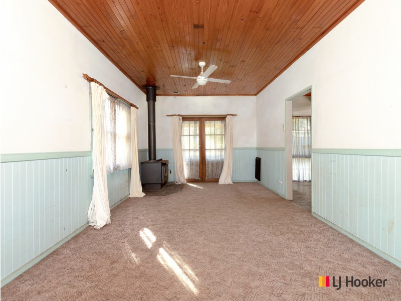 4 Karoola Crescent, Surfside NSW 2536