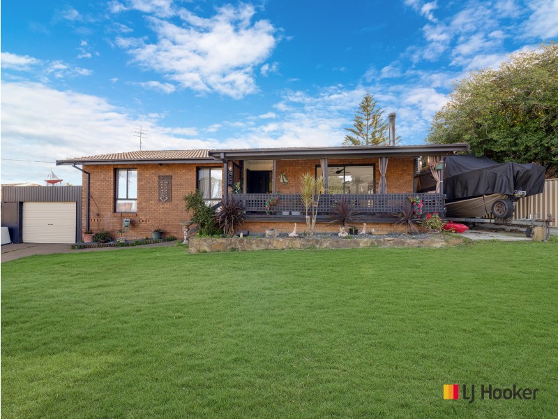 10 Johnson Place, Surf Beach NSW 2536