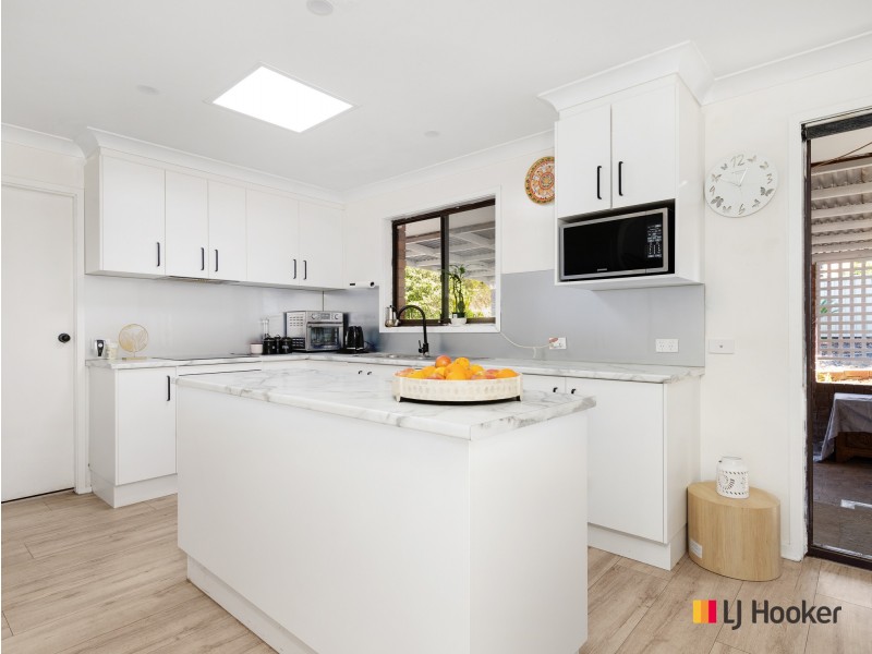 10 Johnson Place, Surf Beach NSW 2536