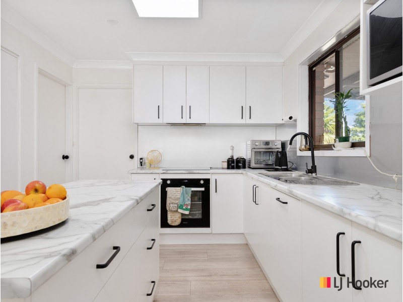 10 Johnson Place, Surf Beach NSW 2536