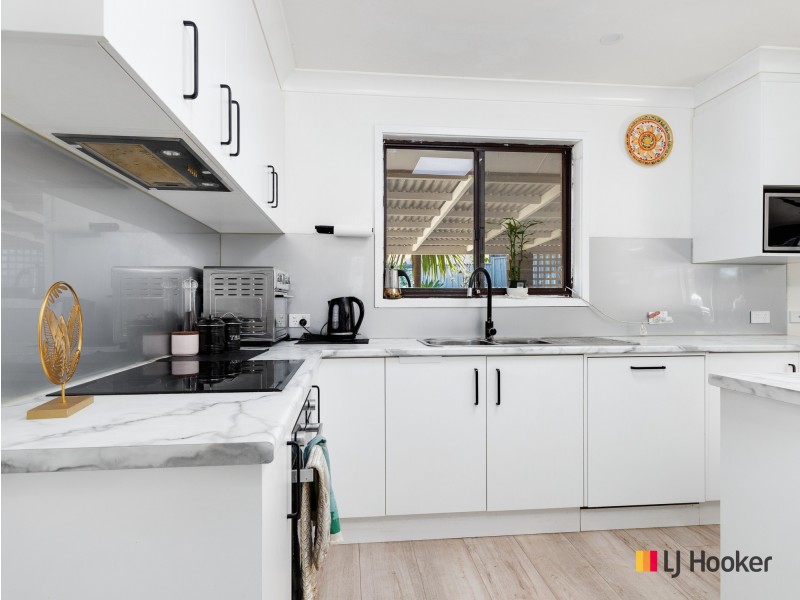 10 Johnson Place, Surf Beach NSW 2536