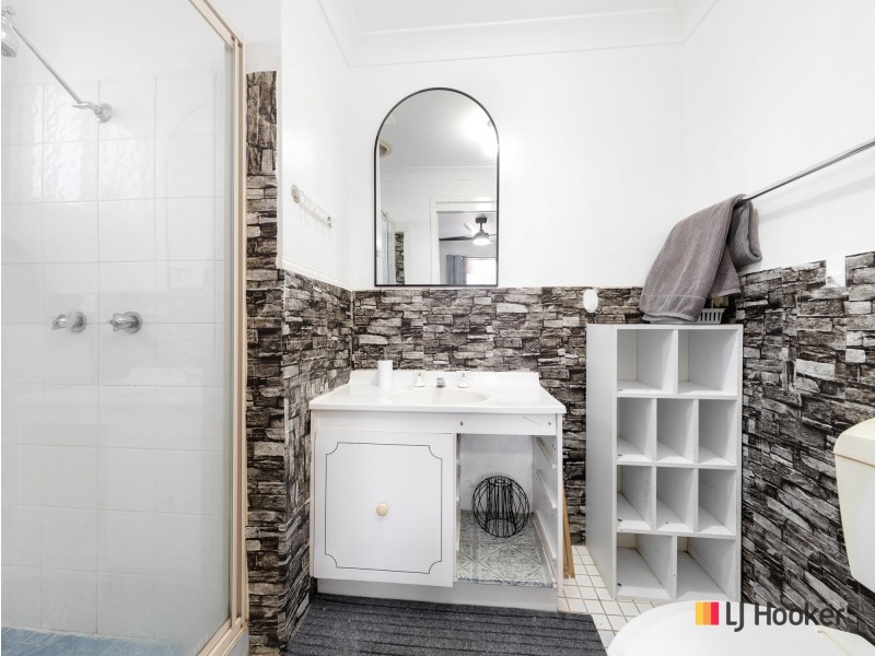 10 Johnson Place, Surf Beach NSW 2536