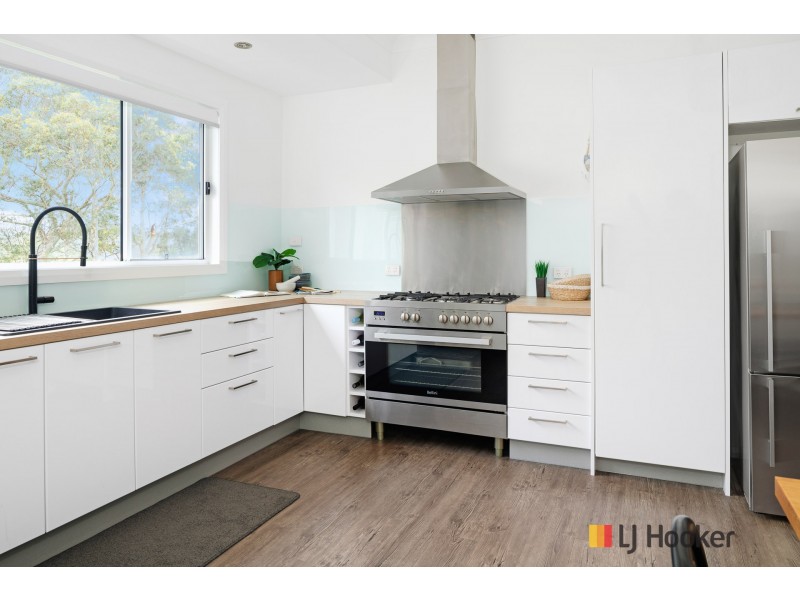 312 Beach Road, Batehaven NSW 2536