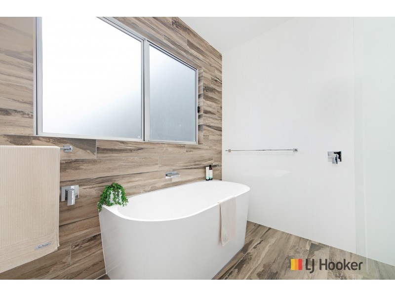 312 Beach Road, Batehaven NSW 2536