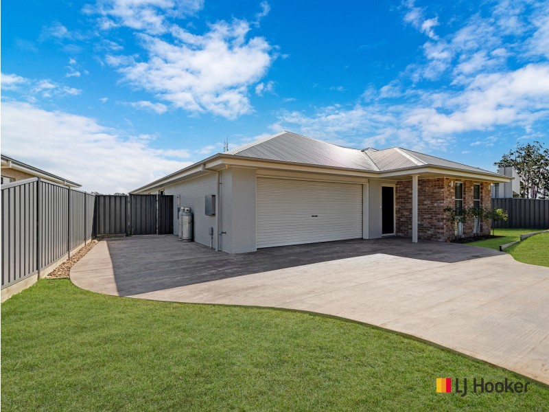 75 Freycinet Drive, Sunshine Bay NSW 2536