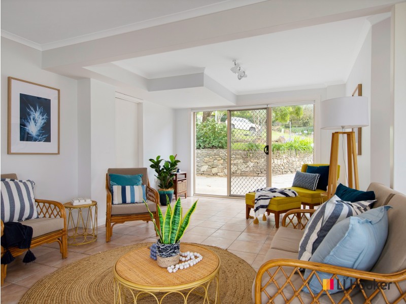 11 Hawks Nest Place, Surfside NSW 2536